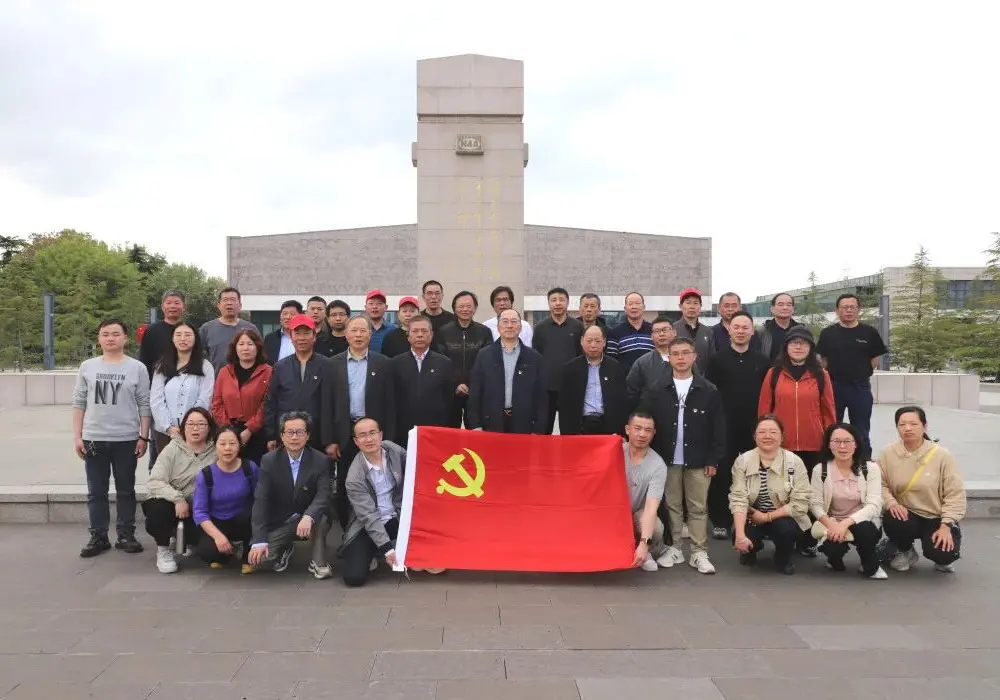 Changshu poliéster Co., Ltd. Cabang Partéi organizes nganjang ka Yancheng Anyar Kaopat Tentara Peringatan Aula